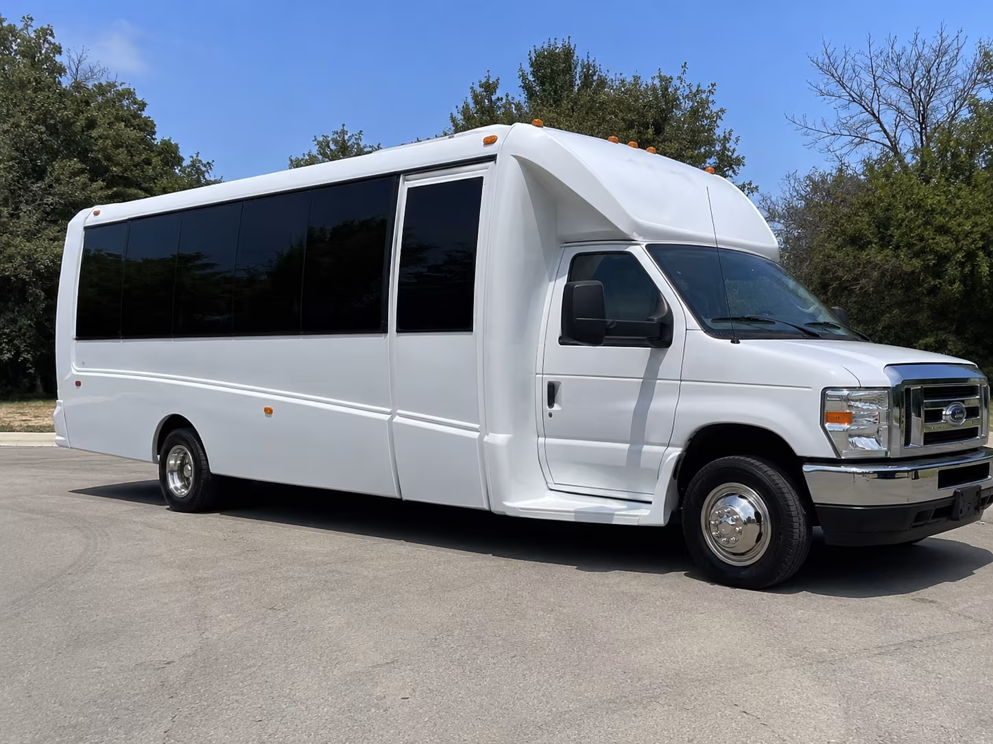 El Monte Winery Tour & Pub Crawl Transportation party bus exterior